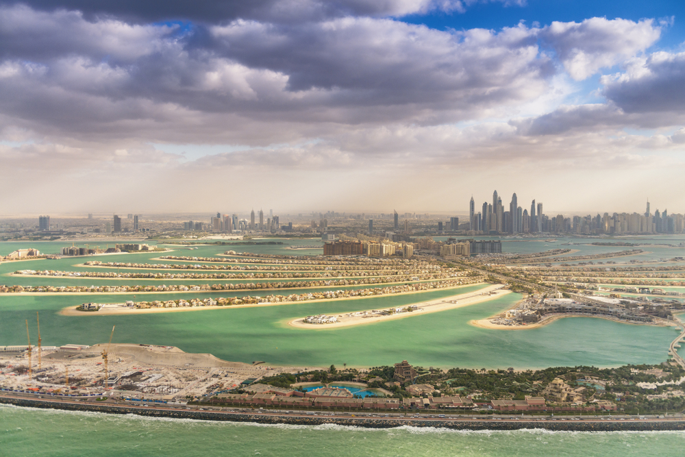 Skyline und Küste von Dubai
